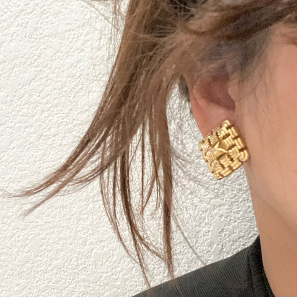 Vintage 70’s MONET Gold-tone Geometric Square Weave Clip Earrings - Picture 2 of 14